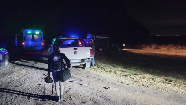 Crimen en Luis Palacios. Personal de la Policía de Investigaciones trabaja en el lugar donde hallaron a un hombre asesinado a balazos