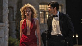 Margot Robbie se pone en la piel de una autodestructiva estrella del cine mudo.