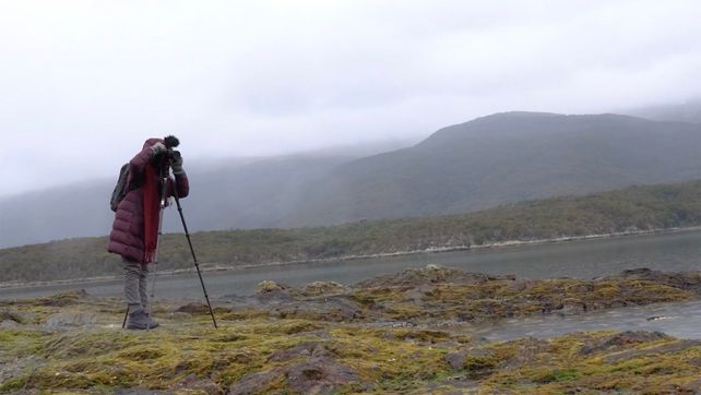 Adriana Lestido filmando en Ushuaia