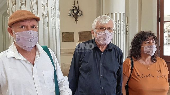 Jorge Hoffmann junto a las autoridades de ATE a la salida de la reunión paritaria.