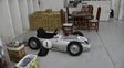 Entre los bienes secuestrados se cuenta una réplica de uno de los autos de carrera de Juan Manuel Fangio.&nbsp;