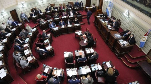 Asistencia perfecta. Los 50 diputados santafesinos participaron ayer de la sesión extraordinaria.