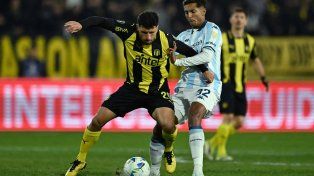 El paranaense Eric Remedi titular en Peñarol ante Racing