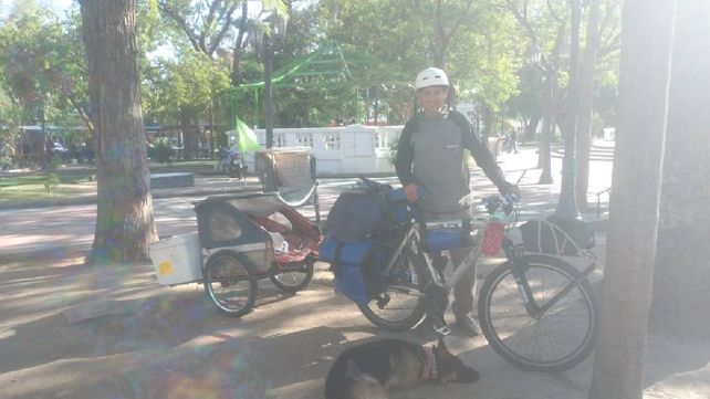 Walter en San Luis Capital junto a Gaia.