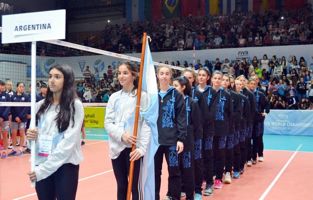 El seleccionado nacional Sub 18 en el acto inaugural del Mundial en la UTN de Santa Fe.