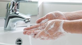 Advierten acerca del uso de desinfectantes que no eliminan el coronavirus
