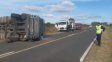 tres personas hospitalizadas tras el vuelco de un camion en la ruta 12 tres personas hospitalizadas tras el vuelco de un camion en la ruta 12