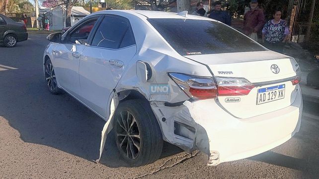 Conductora embarazada chocó un auto y volcó en bulevar