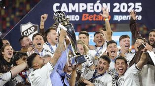 El flamante campeón del fútbol argentino se quedó sin conducción técnica y muchos de sus hinchas apuntan a un ex-Central para el cargo.
