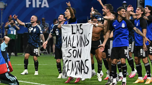 Cómo llegó la bandera de Las Malvinas son argentinas a los jugadores argentinos