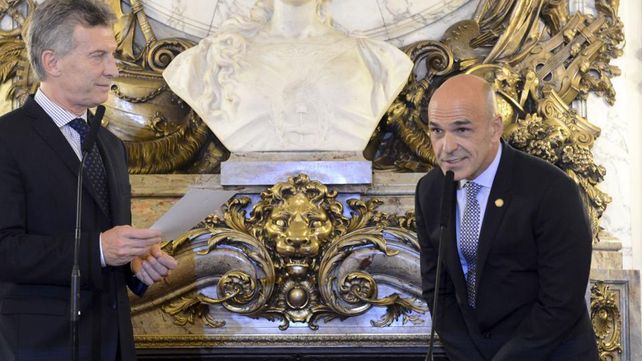 Apuntados.&nbsp;Mauricio Macri y&nbsp;Gustavo Arribas.