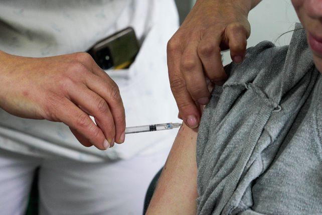 Vacunación contra el dengue. Este lunes empieza la campaña para inocular a personal de salud tanto pública como privada.&nbsp;