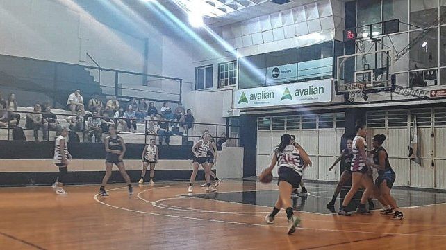 Apertura FU21: Alma Juniors goleó a República y llegó a la cima Apertura FU21: Alma Juniors goleó a República y llegó a la cima