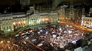 Multitudinaria manifestaci&oacute;n contra el matrimonio gay frente al Congreso