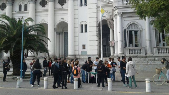 Movimiento colectivo. Un grupo numeroso hizo el trámite ayer.&nbsp;
