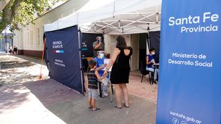 El primer día de testeos de coronavirus en la escuela Carrasco, en la zona norte, arrojaron un índice de positividad del 66%.&nbsp;