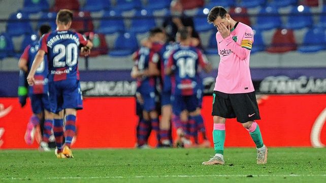 Barcelona cedió terreno en España al empatar con Levante