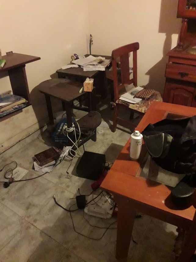 Volvieron de jugar al fútbol y encontraron la casa dada vuelta