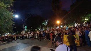 Empleados públicos de La Rioja se manifestaron en contra de la cuasimoneda que fue aprobada en la legislatura provincial esta semana
