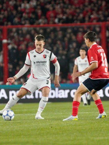 Independiente se impuso ante Newells en Avellaneda y tiene puntaje perfecto