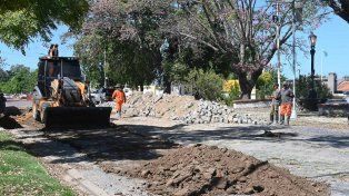 La Municipalidad de Paraná restaura el adoquinado histórico en bulevar Racedo
