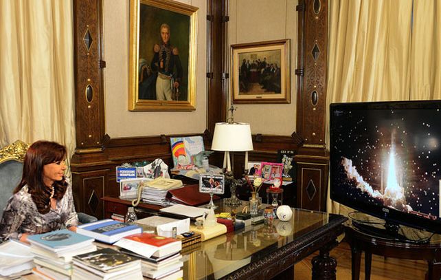 La presidenta presenció en su despacho la puesta en órbita del Arsat-1.