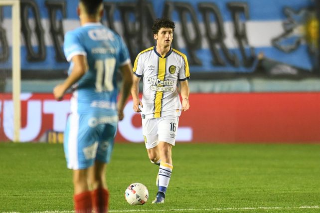 Central venció a Arsenal con dos de penal de su goleador y arquero, Servio, y un golazo de Veliz