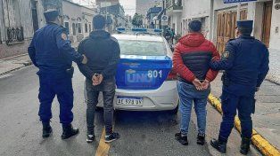 Hermanos detenidos por apuñalar de gravedad a un vecino