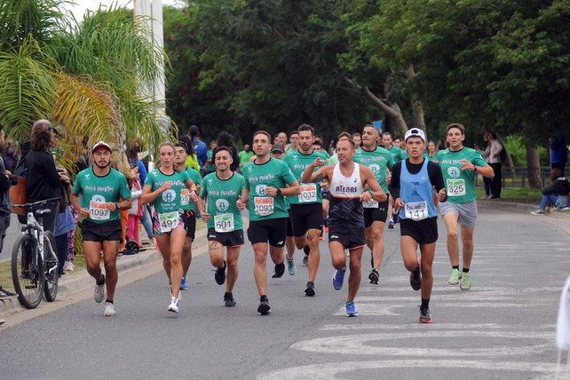 Después de tres años se volvió a realizar la Media Maratón Santa Fe Capital.