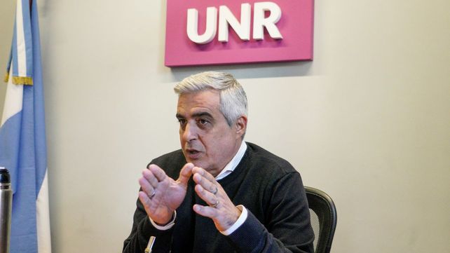 El rector de la UNR