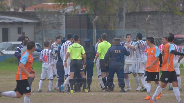 Fútbol violento: árbitro y periodista las víctimas del domingo