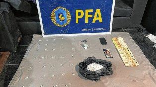 En el operativo se incautaron 36 envoltorios de cocaína listos para su venta.