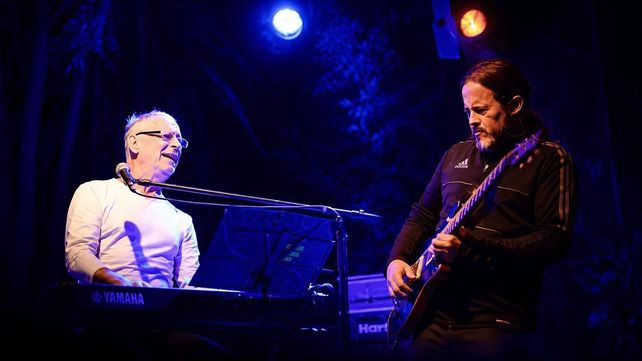 Dos uruguayos inmensos que celebran la música rioplatense: Nico Ibarburu y Hugo Fattoruso llegan a Rosario