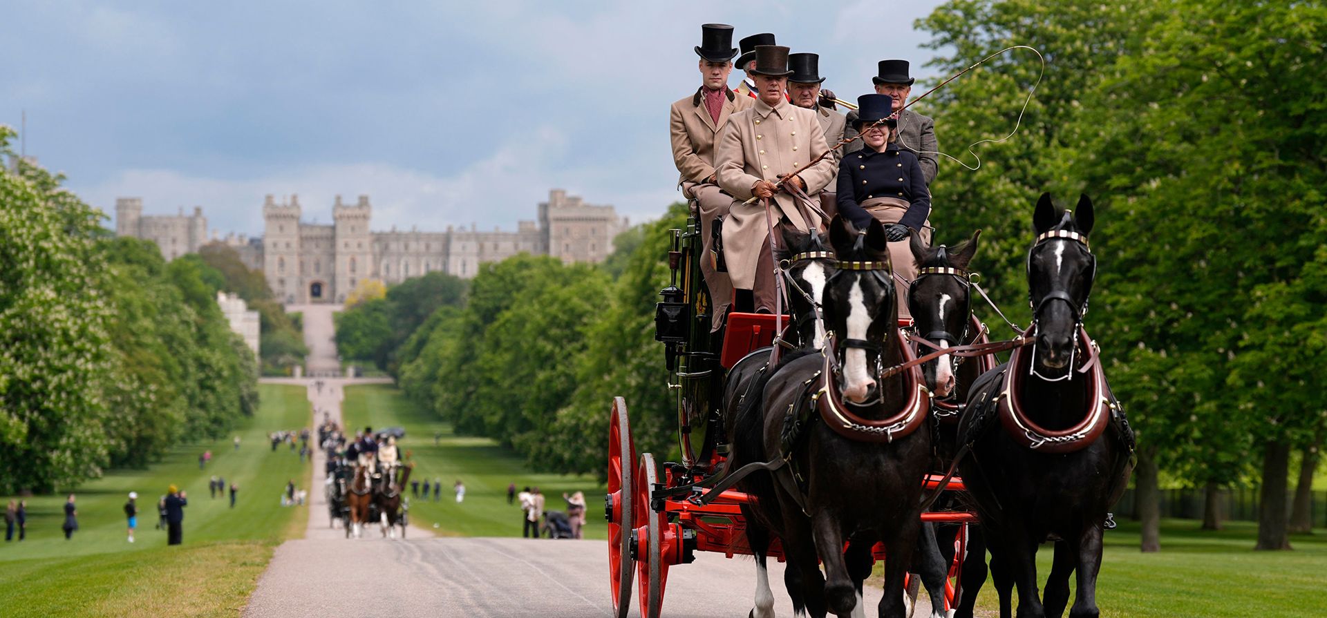 Los participantes del Maratón de Entrenamiento suben por el Long Walk durante el Royal Windsor Horse Show en Windsor, Inglaterra, el viernes 15 de mayo de 2026. (Andrew Matthews/PA vía AP)