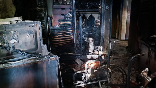 El incendio destruyó la pieza del hombre de 80 años.