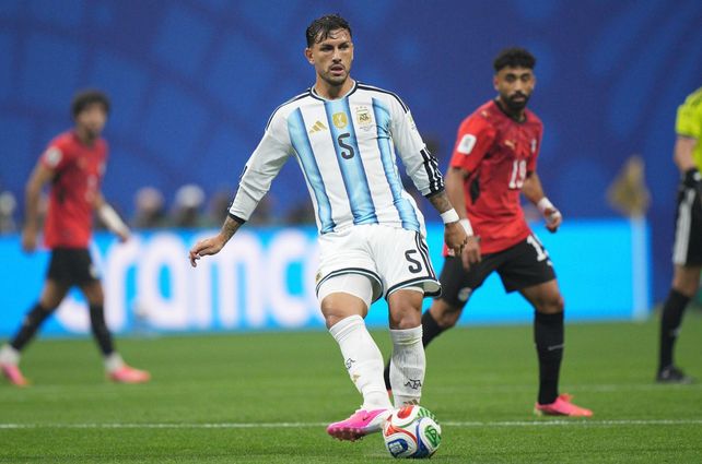 Paredes volvió a ser titular en la selección argentina y tuvo una intervención clave en el triunfo ante Egipto.