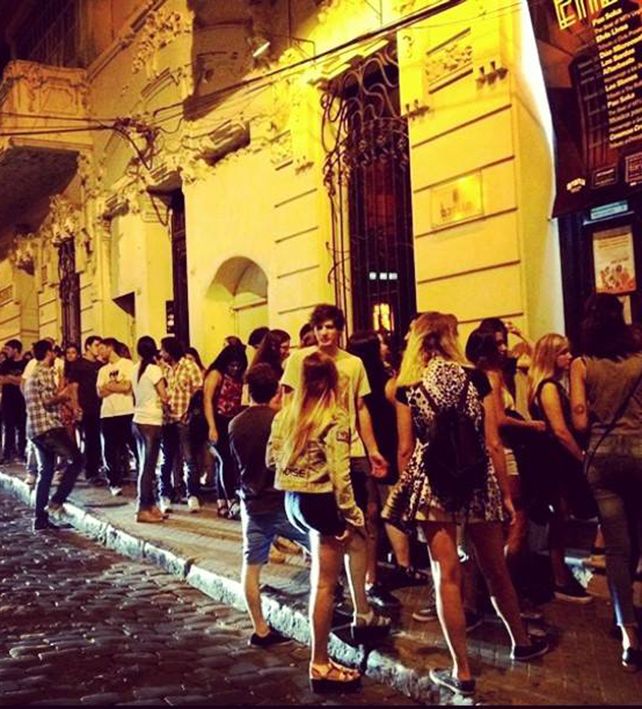 El bar de la cortada empedrada