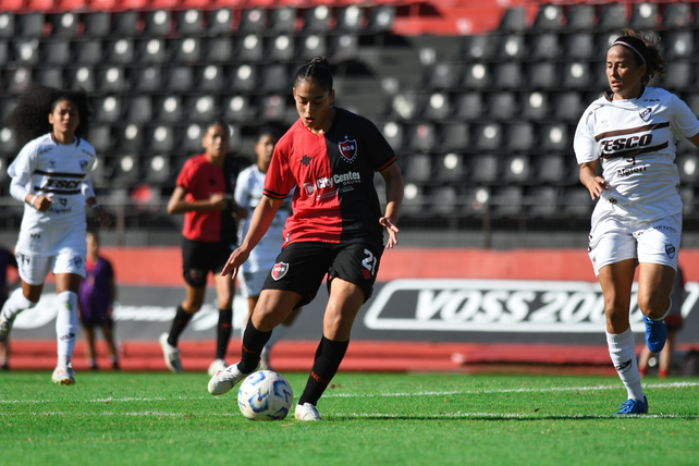 El fútbol femenino de Newells se encamina a un nuevo título.