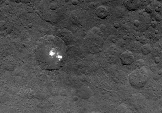 Ceres. La extraña luz en el cráter