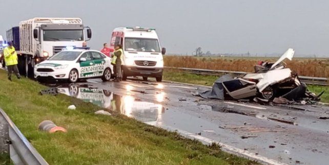 Iba camino a parir en el hospital, chocaron y murió su esposo y uno de sus hijos