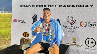 El campeón nacional en obstáculos, Carlos Johnson, se impuso en los 5.000 metros llanos.