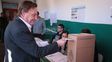 El intendente de Paraná votó a las 10.52 en la escuela República de Chile El intendente de Paraná votó a las 10.52 en la escuela República de Chile