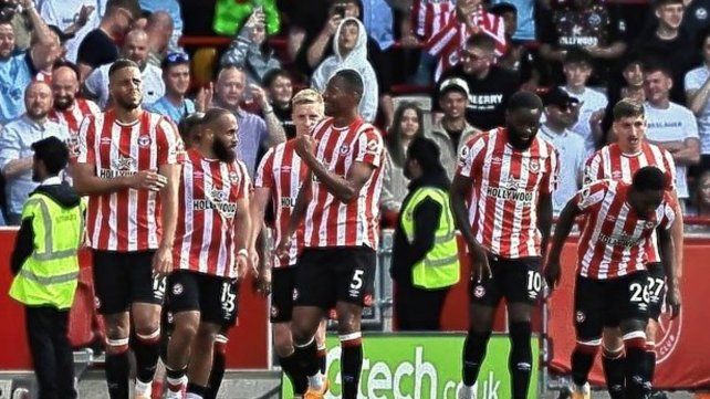 Brentford superó al campeón Manchester City en el cierre de la Premier League. Brentford superó al campeón Manchester City en el cierre de la Premier League.