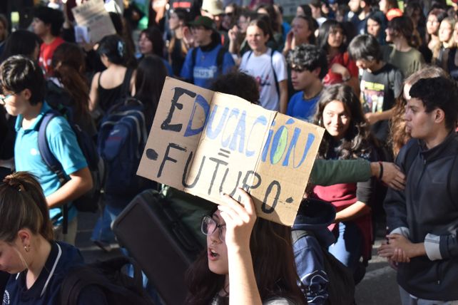 Comenzó la marcha en defensa de la universidad pública en Santa Fe