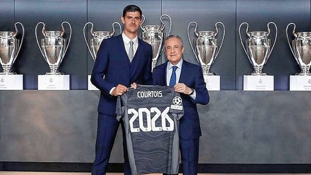 El arquero belga Thibaut Courtois renovó su contrato con el Real Madrid hasta junio del 2026.