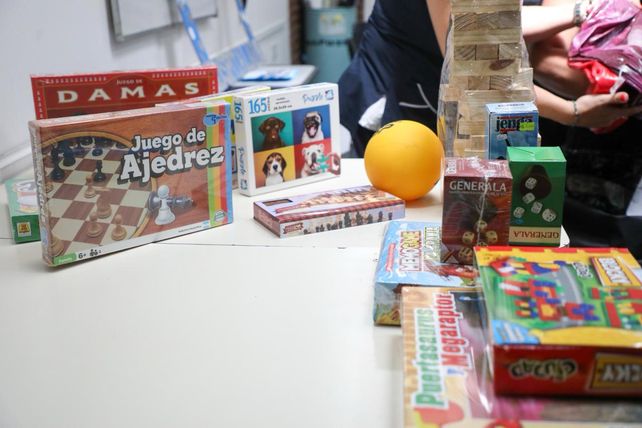 Escuelas hospitalarias de Rosario y Santa Fe recibieron kits didácticos y deportivos