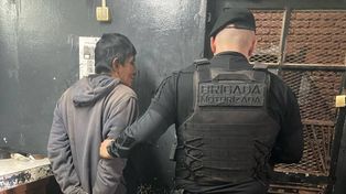 Golpiza e intento de robo en peatonal: un grupo de personas retuvo al agresor