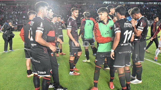 Se vienen las vacaciones y el plantel de Colón espera que la dirigencia regularice la deuda