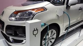 El gobierno abre la puerta para el ingreso de autos híbridos y eléctricos