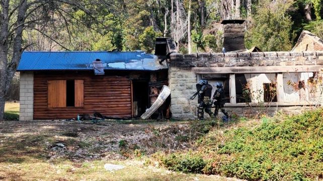 Militantes mapuches resistieron un desalojo en Villa Mascardi, cerca de Bariloche